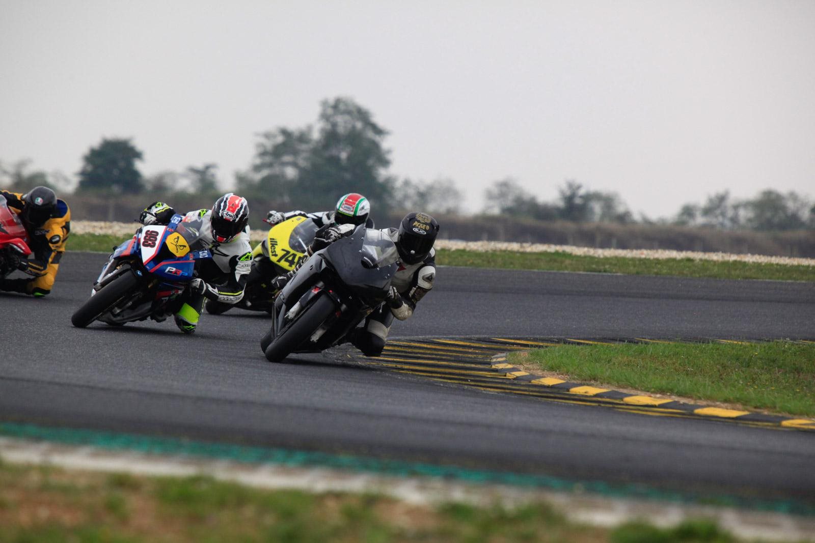 Motorrad Mieten Rennstrecke als neuling mit dem motorrad auf der rennstrecke fahren Motorrad Mieten Rennstrecke als neuling mit dem motorrad auf der rennstrecke fahren