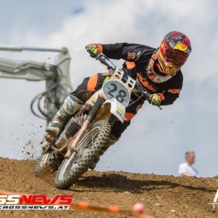 Daniel Pronegg - Rennbericht Hochneukirchen Pronegg Daniel - Rennbericht ClassicMX und Amateur Masters HochneukirchenAm Sonntag 15.07.2018 startete ich bei der ClassicMX Meisterschaft und Amateur Masters in Hochneukirchen. ClassicMXDie 1979er MC 250 hat sich in der ...