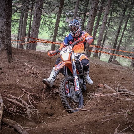 Mario Hirschmugl - St Peter am Kammers Mario Hirschmugl mit starker Performance auf Platz 6! Heute fand der zweite Lauf zur heurigen Enduro Staatsmeisterschaft in St.Peter am Kammersberg statt. Mit am Start der Kapfensteiner KTM-Euro Motors Graz Pilot Mario Hir...