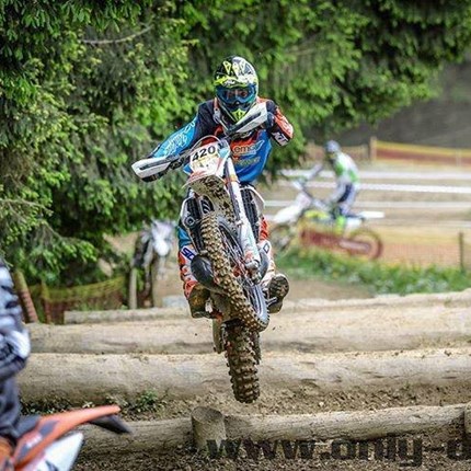 Kilian Zierer - ÖM Rennbericht Enduro Trophy -Spielberg Auch diese Tage muss es geben... ... im Leben eines Rennsportlers. Der Enduro -Trophy Lauf in Spielberg stand am Samstag am Programm. Es sollte nicht mein Samstag werden. Am Vormittag i...