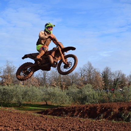 Kilian Zierer - Bericht Enduro&Motocross Weekend Trainingswochenende in Porec! Das vorige Wochenende stand wieder mal im Zeichen des Motorsports. Diesmal bekam ich die Möglichkeit gemeinsam mit Euro Motors Graz organisiert von Jaka Seles in Porec 2 Tage lang auf genialen...