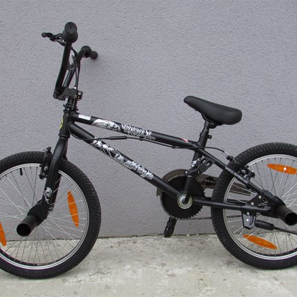 BMX BMX Skull La Bicycle Super cooles BMXFreestyle und Allround-RadGröße: 20"Rahmen: AluBereifung: 20 x 1,95Oversized BMX-GabelSattelhöhe: ca.68-82cminkl. Reflektoren (Front/Heck/Pedal/Rad)inkl. Kettenschutz€ 264,--
