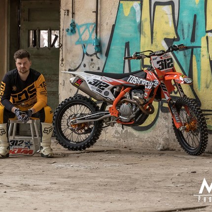Sebastian Zand #312- Präsentation Rennbike Sebastian Zand #312- Präsentation Rennbike Saison 2018Teampilot Sebastian Zand wird auch heuer wieder mit seiner KTM bei den "Amateur Masters Austria" ganz vorne mitmischen.Der junge Kapfenberger konnte 2014 und 2016 den C...