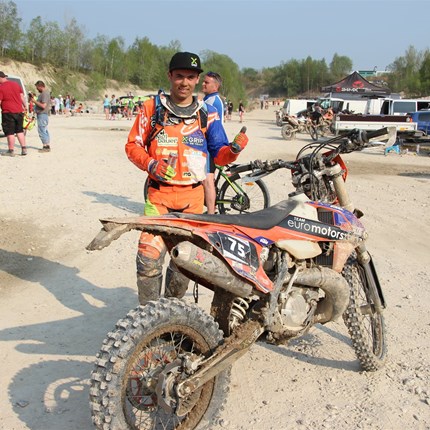 Kilian Zierer - Rennbericht Hard Enduro Series Germany Auftakt der Hard Enduro Series Germany gelungen!Am Samstag fand das erste Rennen der Deutschland-Serie in Crimmitschau statt. Genau meine Bedingungen, Sonne, trockene, sandig-steinige Strecke mit kurzen, etwas verschärften...