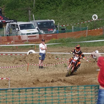 Daniel Pronegg - Rennbericht Launsdorf Daniel Pronegg - Rennbericht Kärnten CUP und Classic MX LaunsdorfAm Sonntag fanden bei Kaiserwetter die beiden Auftaktrennen zum Kärnten Cup und zur Classic MX Meisterschaft statt.
Ich ging mit meiner KTM 250 SX-F 2018 und...
