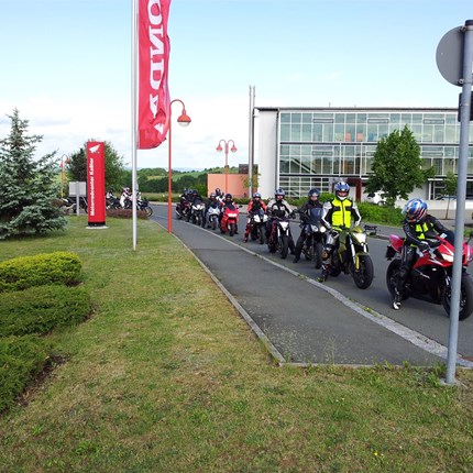 Kundenausfahrt 2014 Unsere Kundenausfahrt wird am 14.06.2014 stattfinden. Die Länge der Strecke wird ca. 250km betragen.Die Teilnehmerzahl wird max. 30 Motorräder betr...