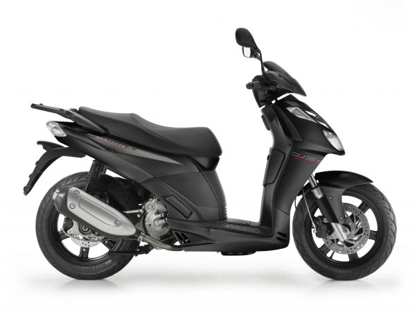 Aprilia sportcity vs honda sh 125 #7