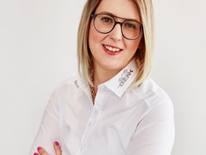 Julia Stingel
