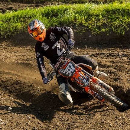 KTM Zauner Racing: Rang 2 für Klein in Rietz
Nach einer fünf-wöchigen Pause der Österreichischen Motocross Staatsmeisterschaft ging es für die... Weiter >>