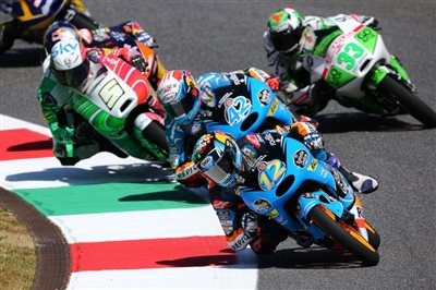 Der "kleine" Marquez siegt beim Moto3-Rennen in Barcelona