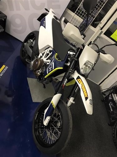 Husqvarna 701 Supermoto zum Anfassen!