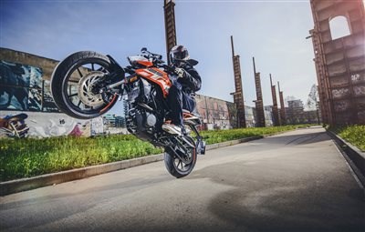 NEUES DUKE-DUO GANZ GROSS Die brandneue KTM 125 DUKE und KTM 390 DUKE machen bald die Straßen unsicher und versprechen Fahrspaß, der viel größer ist, als di... Weiter >>