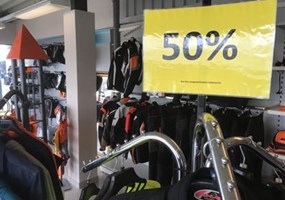 50 Prozent auf alle im Laden befindliche Artikel 50 Prozent auf alle im Laden befindliche Artikel (KTM und Büse Bekleidung sowie Zubehör)
ausgenommen Öle und Pflegemittel