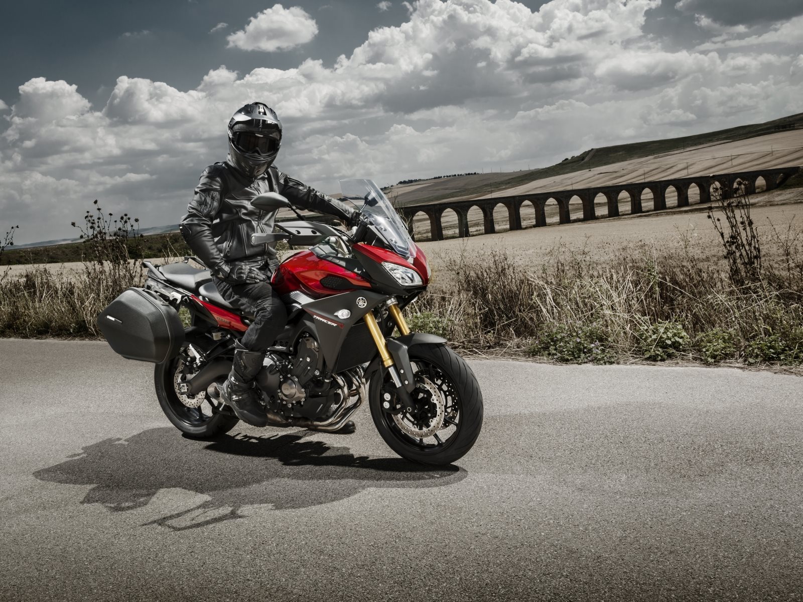 Infos Und Bilder Zur Yamaha Mt 09 Tracer 2015 Modellnews