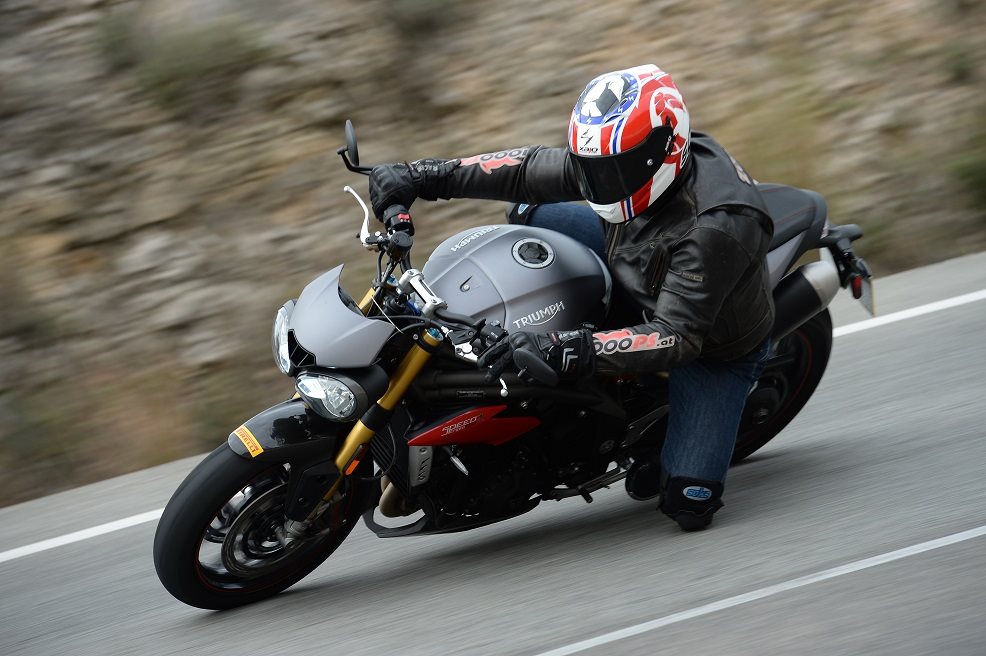 Triumph Speed Triple R 2016 mit Testvideo - Testbericht