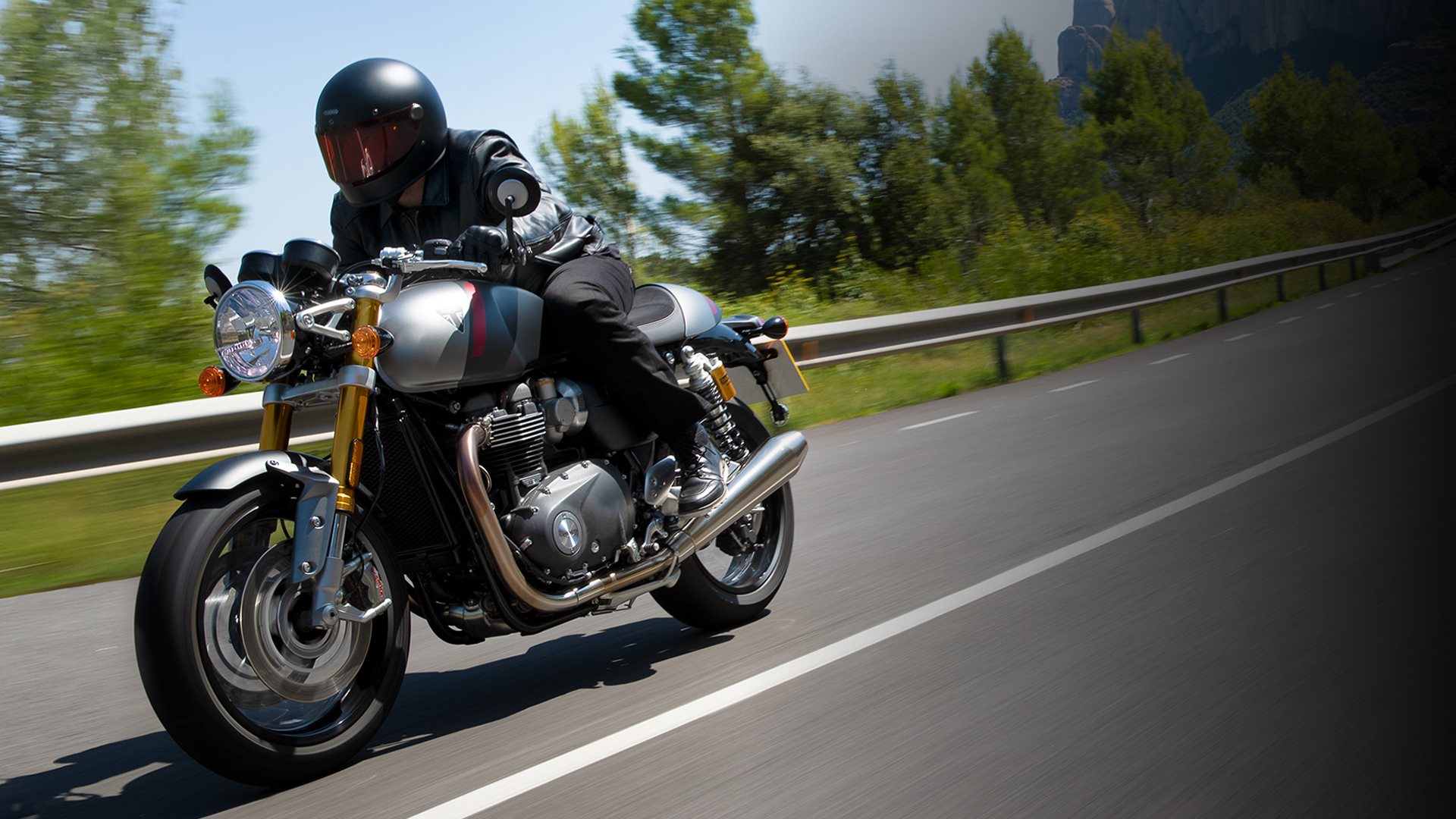 NUEVA THRUXTON RS