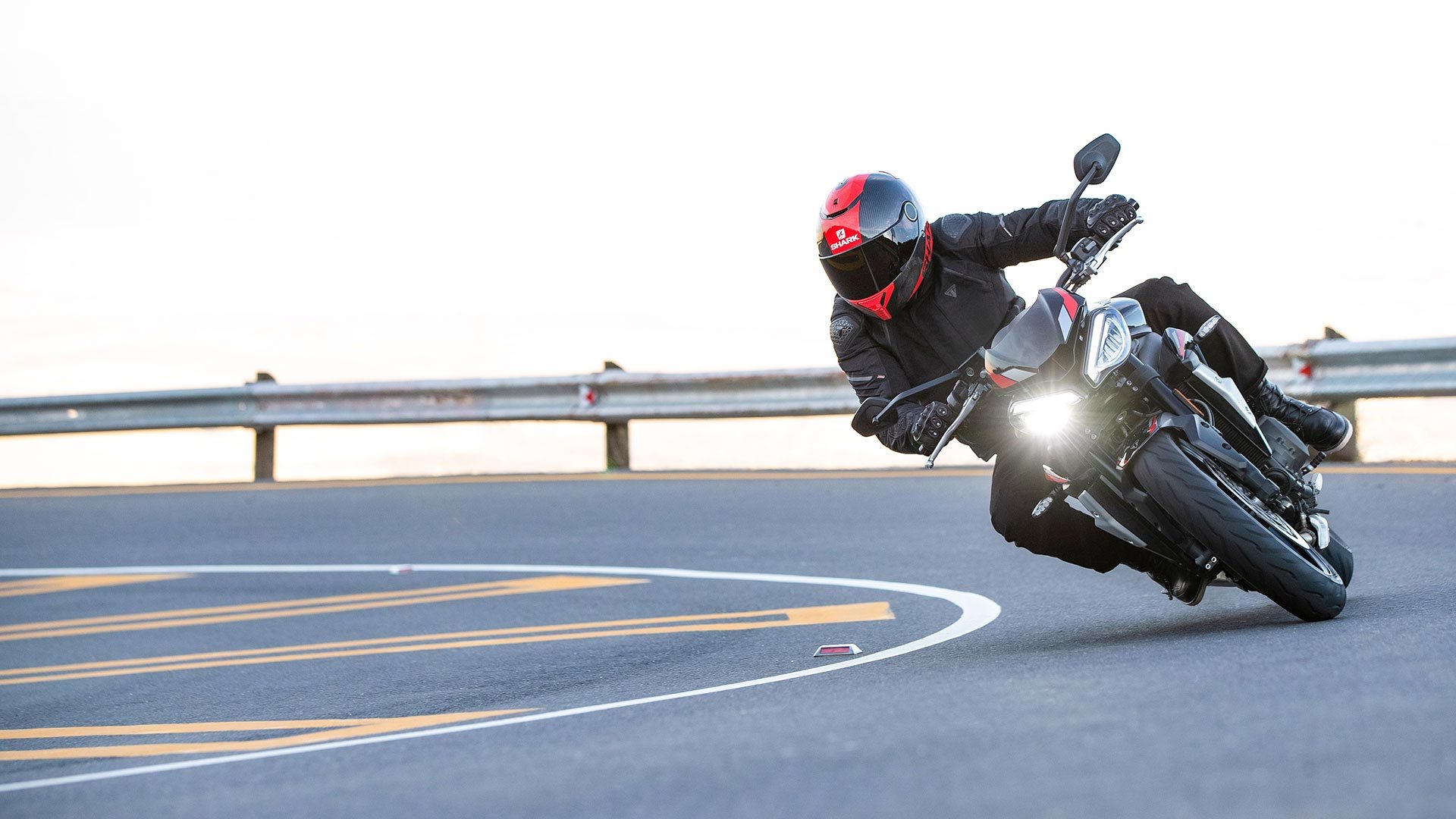 Nueva Street Triple R