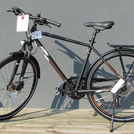 KTM Avenza 27 Disc HE 51 Farbe: schwarzSchaltung: Shimano DeoreReifen: Schwalbe Marathon 40-622 28x1.50 700x38C