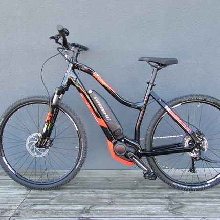 Haibike SDURO Cross 2.0 SDURO Cross 2.0 500Wh, 28", 10-GangRahmen: Aluminium 6061, ScheibenbremseFarbe: schwarz/rot/weißMotor: Yamaha PW/SE System, 250W, 25km/hDisplay: Yamaha Side Switch 1.7" LCD, 7 FunktionenBatterie: Yamaha Lithium Ionen, 500W...