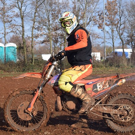Manuel Kerschbaumer Manuel Kerschbaumer #89 - Team Euro Motors Graz Der sympathische Niederösterreicher startet mit seiner KTM 300 EXC TPI beim Österreichischen Endurocup, bei der Austria Cross Country Meisterschaft und bei einzelnen internat...