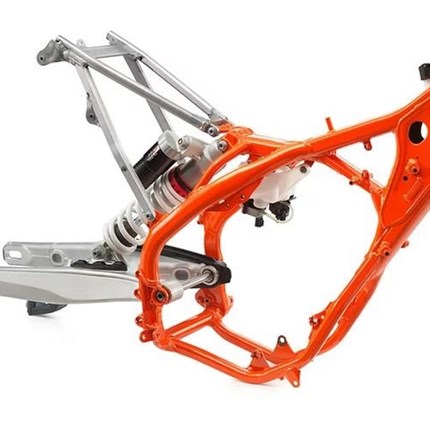 Höher & Tiefer Fahrwerksumbau niedrigHabt Ihr Probleme das Euer Motorrad zu hoch ist? Wir bieten Euch eine Modifikation an, welche es erlaubt die Sitzhöhe zwischen 1cm und 7cm zu reduzieren. Ermöglicht wird das durch eine Anschlagreduzie...