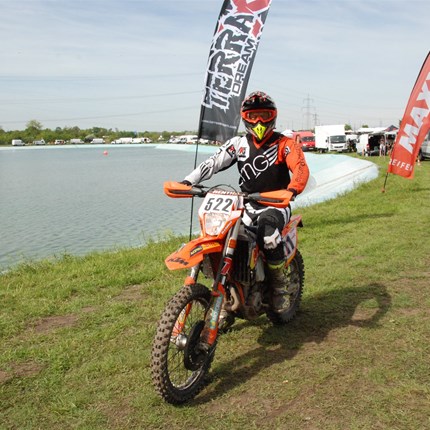 Michael Jentl - Enduro Masters Speedarena 2.Rennen, 2. Sieg für Michael Jentl beim Enduro Masters in der Speedarena Am Samstag vor Muttertag wurde der 2. Lauf zur Enduro Masters Rennserie in der Speedarena bei Bruck an der Leitha ausgetragen. Ein schöne flüssig...