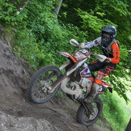 Lorenz Gössler - Rennbericht Junior Enduro Cup - Türnitz Lorenz Gössler - Rennbericht Junior Enduro Cup - TürnitzAm Wochenende nahm ich am zweiten Lauf des Junior Enduro Cups teil. Es war wie immer eine Top organisierte Veranstaltung, es fanden sich viele Fahrer ein und das Wett...