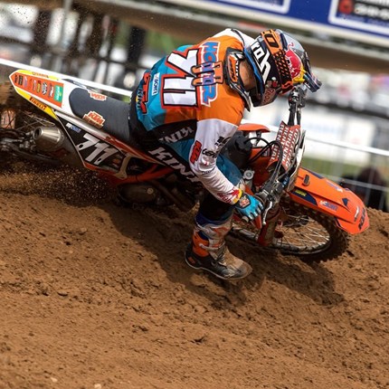 Rene Hofer - EMX 250 Kegums Rene Hofer zur EMX 250 in Kegums/LATDas erste Sandrennen der 250ccm Europameisterschaft in Lettland war zugleich der fünfte Stopp der EMX250 Saison.In der Qualy tat ich mir schwer eine perfekte Runde hinzubekommen und fuhr...