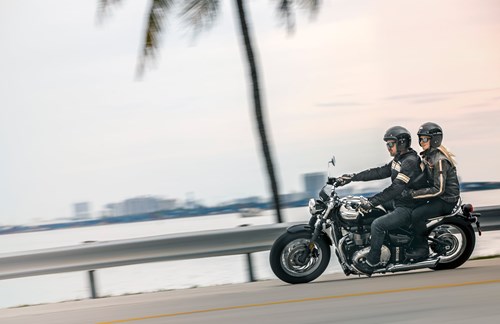 BONNEVILLE SPEEDMASTER – KUNDENVORTEIL IN HÖHE VON 1.000€* & 2 JAHRE KOSTENLOSE GARANTIE-VERLÄNGERUNG** SICHERN