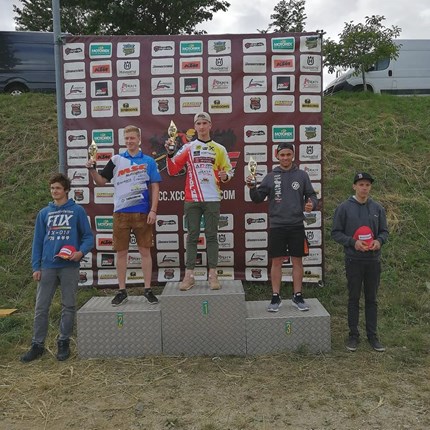 Kilian Zierer - ACC Hochneukirchen Kilian Zierer – Rennbericht ACC HochneukirchenDen 3. Platz beim ACC Hochneukirchen musste ich mir tatsächlich hart erarbeiten. Es gelang mir wieder einmal ein spitzen Start, jedoch verlor ich rasch Platz um Platz, da mich ...
