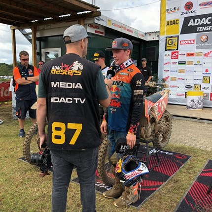 Rene Hofer - ADAC Youngster Cup in Tensfeld Der vierte Stopp zur ADAC MX Masters Serie schickte uns in den hohen Norden auf die Sandstrecke nach Tensfeld. Der Unfall vom letzten Jahr war längst vergessen und so konnte ich mich voll aufs Fahren konzentrieren.In der Q...