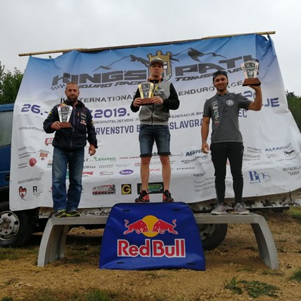 Kilian Zierer - Kings Path Hard Enduro Tomislavgrad Kings Path Hard Enduro TomislavgradDas letzte Wochenende stand endlich wieder mal im Zeichen des Hard Enduros. Nahezu unberührte Natur, unendliche Weiten, Berge und Täler soweit das Auge reicht – und alles frei befahrbar. ...