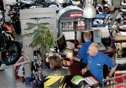 Philosophie Aus dieser Verbundenheit entsteht unsere Verpflichtung: Ihnen stets den besten Service anzubieten, den wir leisten können. Erreicht haben wir dieses Ziel nur dann, wenn Sie zu 100% zufrieden sind.Daran arbeiten wir tagtägl...