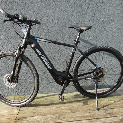KTM Macina Cross 510 / Gr.M / HE Macina Cross 510Gr.M / 51cm• Rahmen: Macina Trekking Offroad • Farbe: schwarz/matt (grau/orange)• Motor: Bosch Performance Gen.4, 25km/h, 75Nm• Batterie: Bosch PowerTube, 500 Wh hor.• Display: Bosch Intuvia, ...