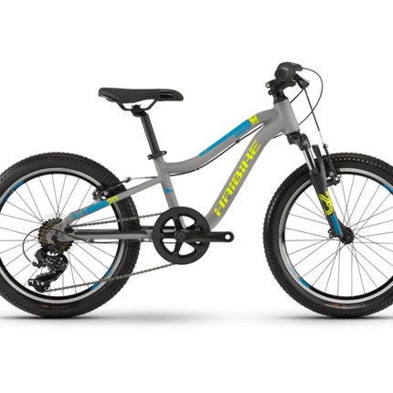 Haibike SEET Greedy 20", grau/lime SEET Greedy 20“, 7-Gänge, RH 26cm Rahmen: Aluminium 6061Farbe: grau/lime/blau Rahmenhöhe: 26cm Laufradgröße: 20“ Gabel: ST Suntour M3010 Schaltung: Shimano Tourney TY300, 7-Gang Reifen: Victory Farbe: grau/lime/blau Brems...