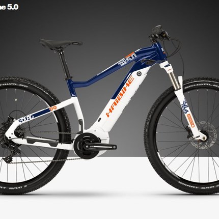 Haibike HardNine 5.0, Gr.M, 44cm, weiß/blau/orange SDURO HardNine 5.0, 500Wh, 11-GangRahmen: Aluminium 6061, ScheibenbremseFarbe: weiß/blau/orangeMotor: Yamaha PW-SE System, 250W, 25km/hDisplay: Yamaha Side SwitchBatterie: Yamaha InTube, 500WhLadegerät: Yamaha Schnellladeg...