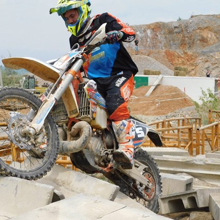 Kilian Zierer - Verd-Extreme-Enduro Verd-Extreme-Enduro 2017 Dieses Pfingstwochenende spielten sich Szenen erster Güte ab beim Extreme-Enduro Rennen in Verd. Ich konnte im Prolog eine super Leistung abliefern und als 15. von über 120 Teilnehmern in der Hobby...