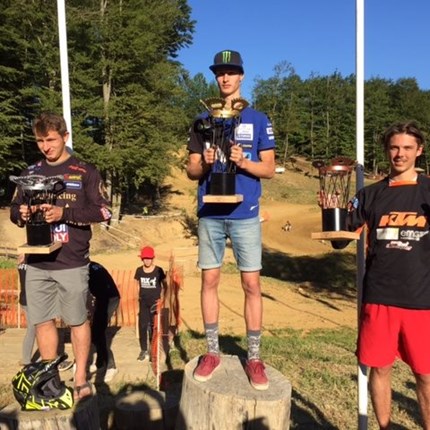 Markus Hirtl - Slowenische Meisterschaft Macovski Slowenische Meisterschaft Macovski Gestern nahmen wir spontan an der slowenischen Meisterschaft teil. In der MX2 Klasse mit einem sehr international besetzten Starterfeld konnte ich in der Quali mit der 3. schnellsten Zei...