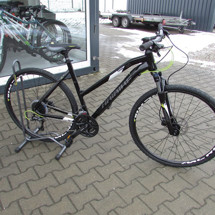 Haibike SEET Cross 3.0 SEET Cross 3.0Damen 28"Fahrradtyp: City, Trekking, CrossRahmen: Aluminium 6061, ScheibenbremseFarbe: schwarz / weiß / limeUmwerfer: Shimano Altus M371Gabel: SR Suntour NEY DS GLO Lockout, StahlfederFederweg: 63mm, Schnells...
