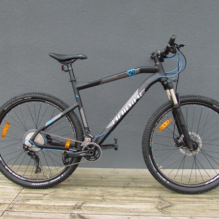 Haibike SEET HardNine 5.0 SEET HardNine 5.0Rahmen: Aluminium 6061Gabel: RockShox 30 Silver TK Remote Lockout, StahlfederFederweg: 100mmSchaltung: Shimano Deore XT M8000 Shadow Plus, 22-GangHydraulische ScheibenbremseReifen: Schwalbe Rapid Rob, 57-6...