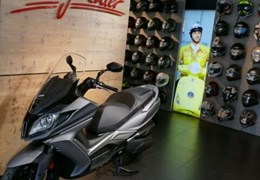 Neumotorrad Peugeot Tweet 125 Neumotorrad Peugeot Tweet 125