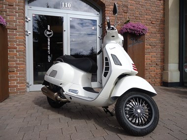 Neumotorrad Vespa GTS 300 hpe Super