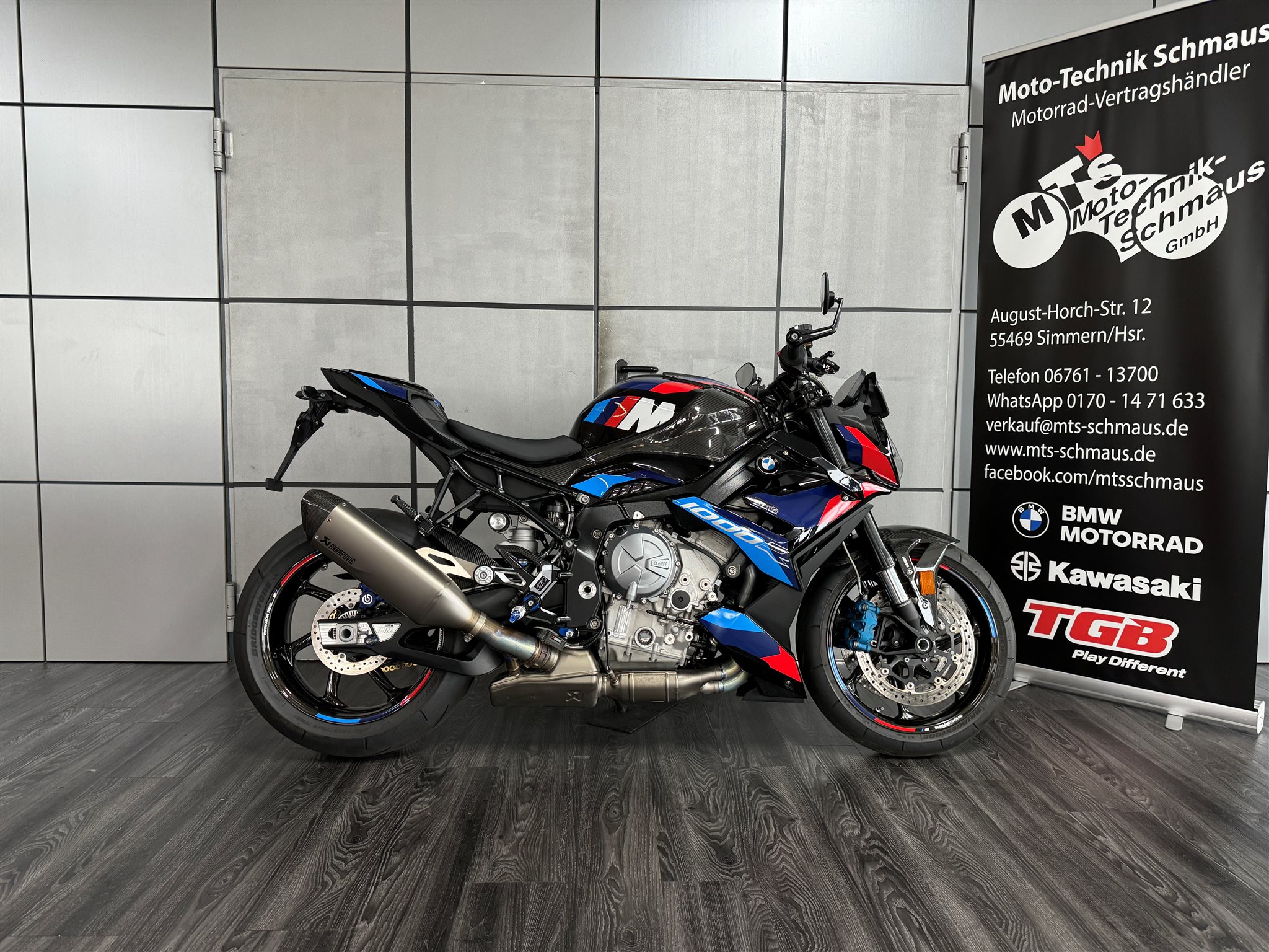 Gebrauchte BMW M 1000 R, schwarz Competition Titan Abgasanlage, Baujahr ...