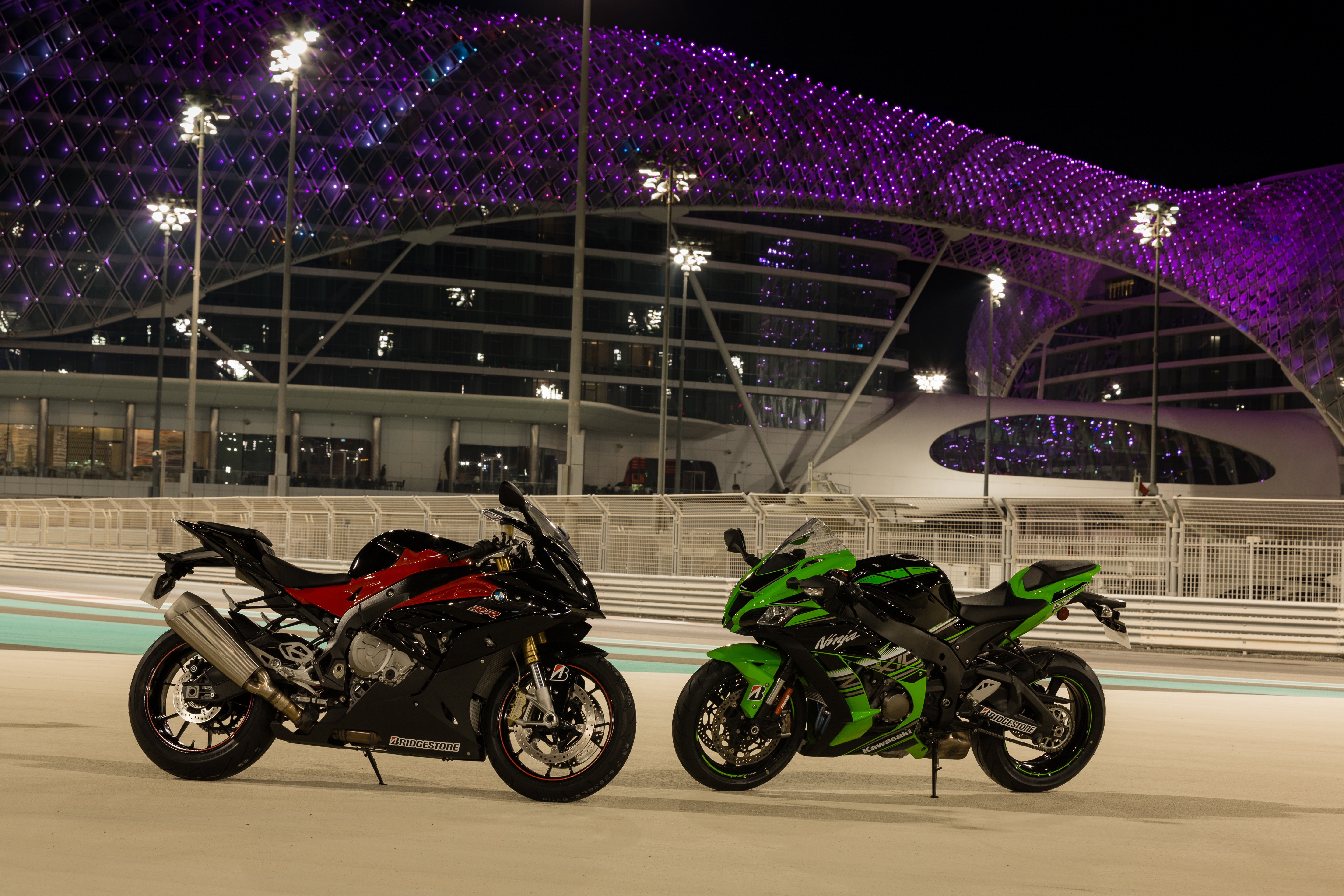 ZX-10R 2016 im Vergleich mit BMW, R1 und Panigale