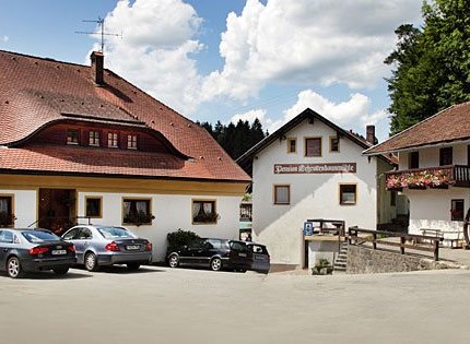 Tagesfahrt Bayerischer Wald/Vilshofen vom 11.09.2016 Diesmal hatten anscheinend ALLE Teilnehmer ihre "Tellerchen" BRAV ausgegessen - denn DIESE Tour startete mit wahrem KAISERWETTER! Obwohl es "schon"...