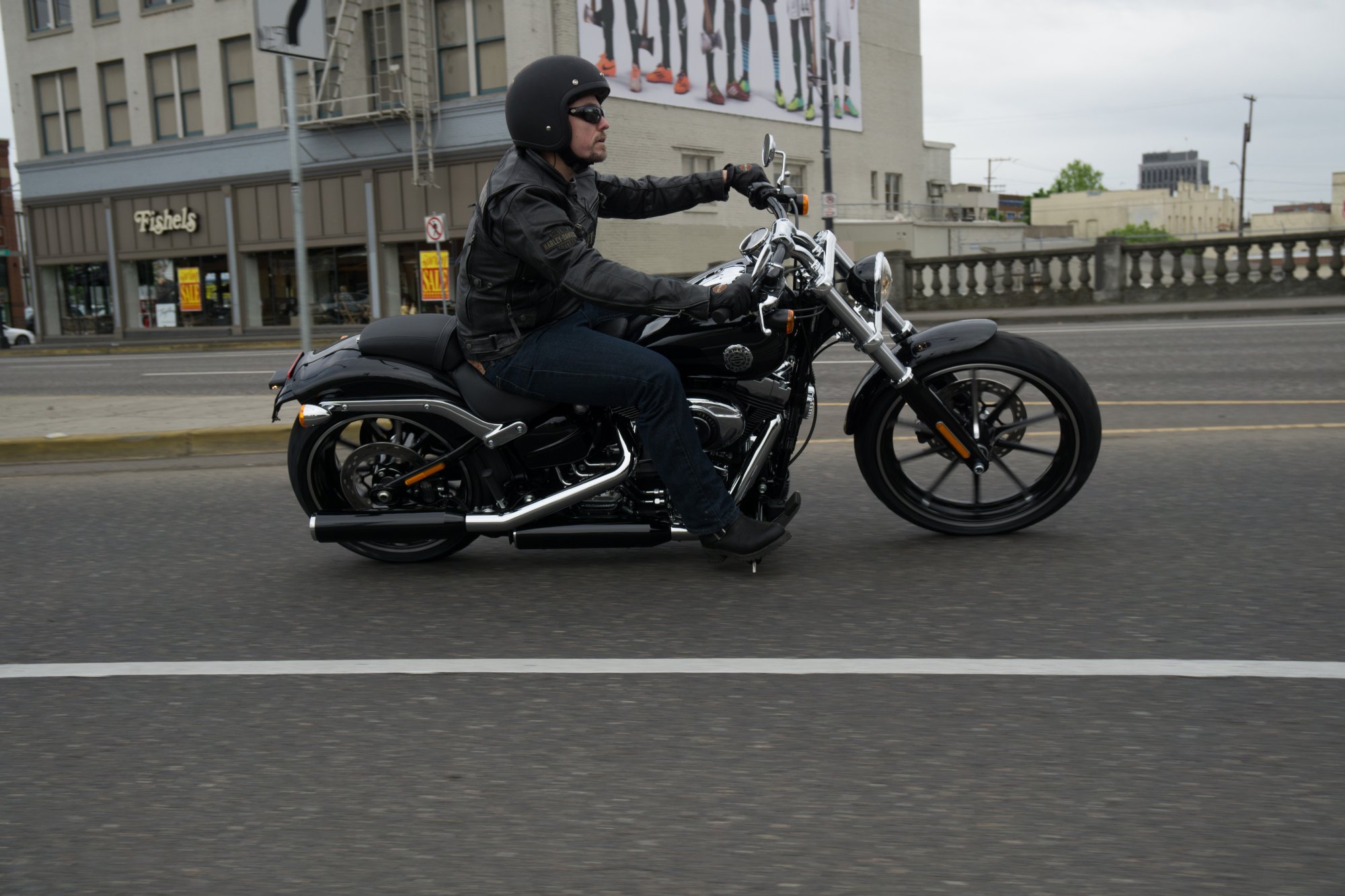 Breakout Harley-Davidson посадка