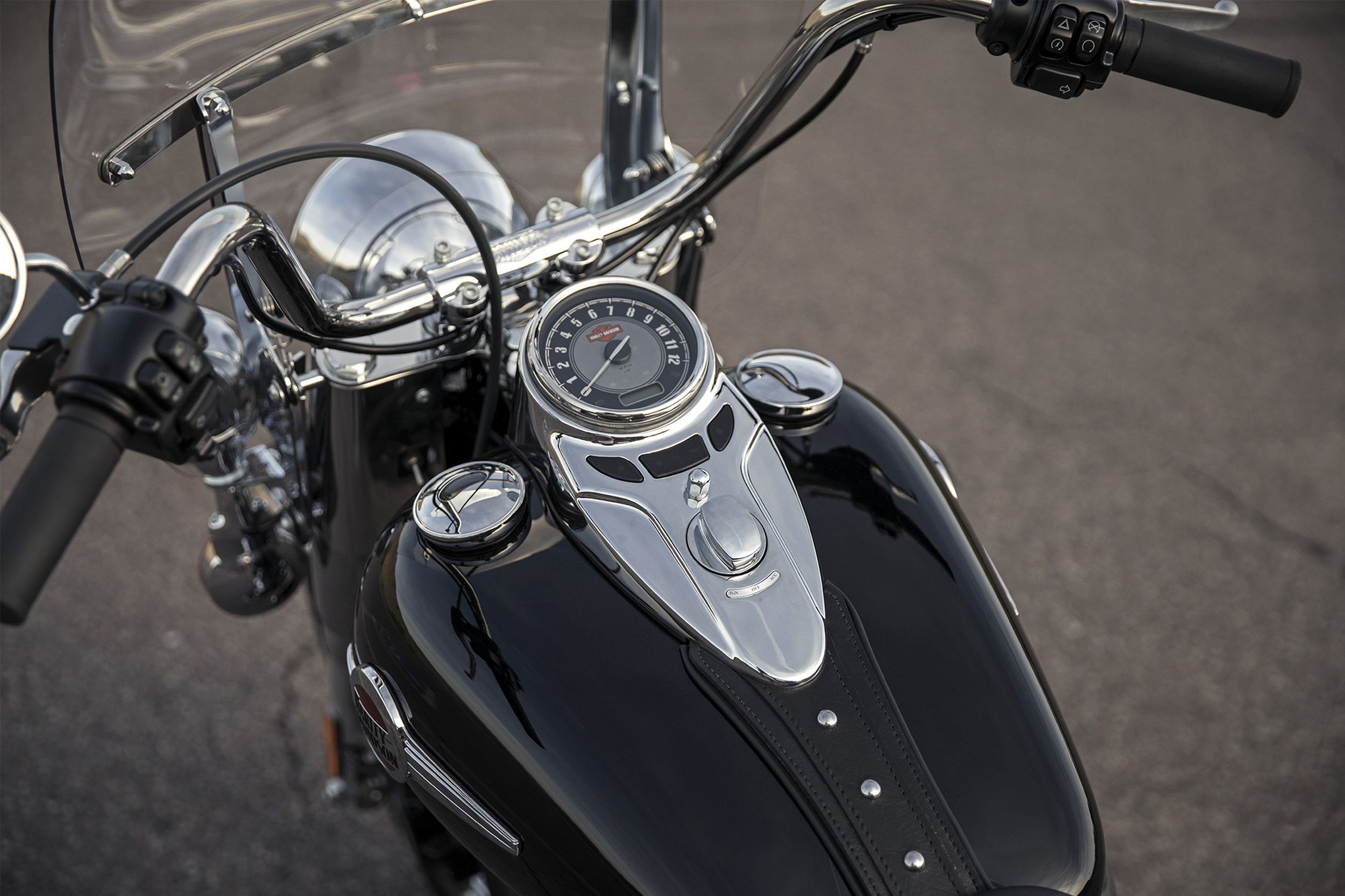  Harley  Davidson  Softail  Heritage Classic FLSTC Test 