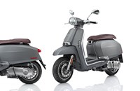 Lambretta V125 Special Verbrauch  - Sementara Untuk Lampu Sein Depan Terletak Di Tebeng Depan Kanan Kiri Dan Sudah Pakai Full Led 3 Titik.