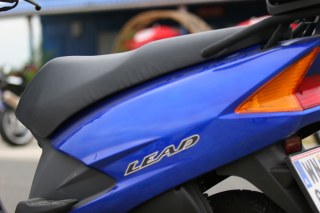 Honda Lead scv100 mit Windschild, Handyhalterung mit Ladefunktion