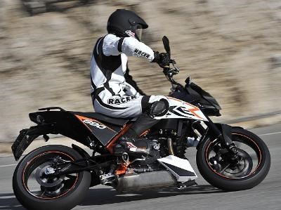 KTM Superduke 690 R Die 690er Duke schaffte es auch schon in der normalen Variante vor der
Probefahrt zu überzeugen. Sie war und ist in der R-Varian... Weiter >>